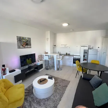 Center Lux Iv Apartment